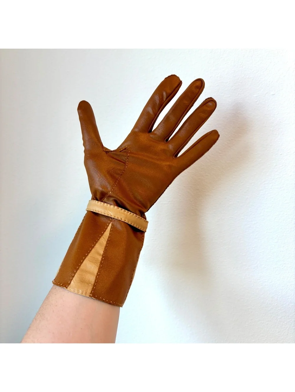 Vintage Hansen Vanalon Brown Cream Wrist Gloves Buckle Trim Size 7.5 Mid Century